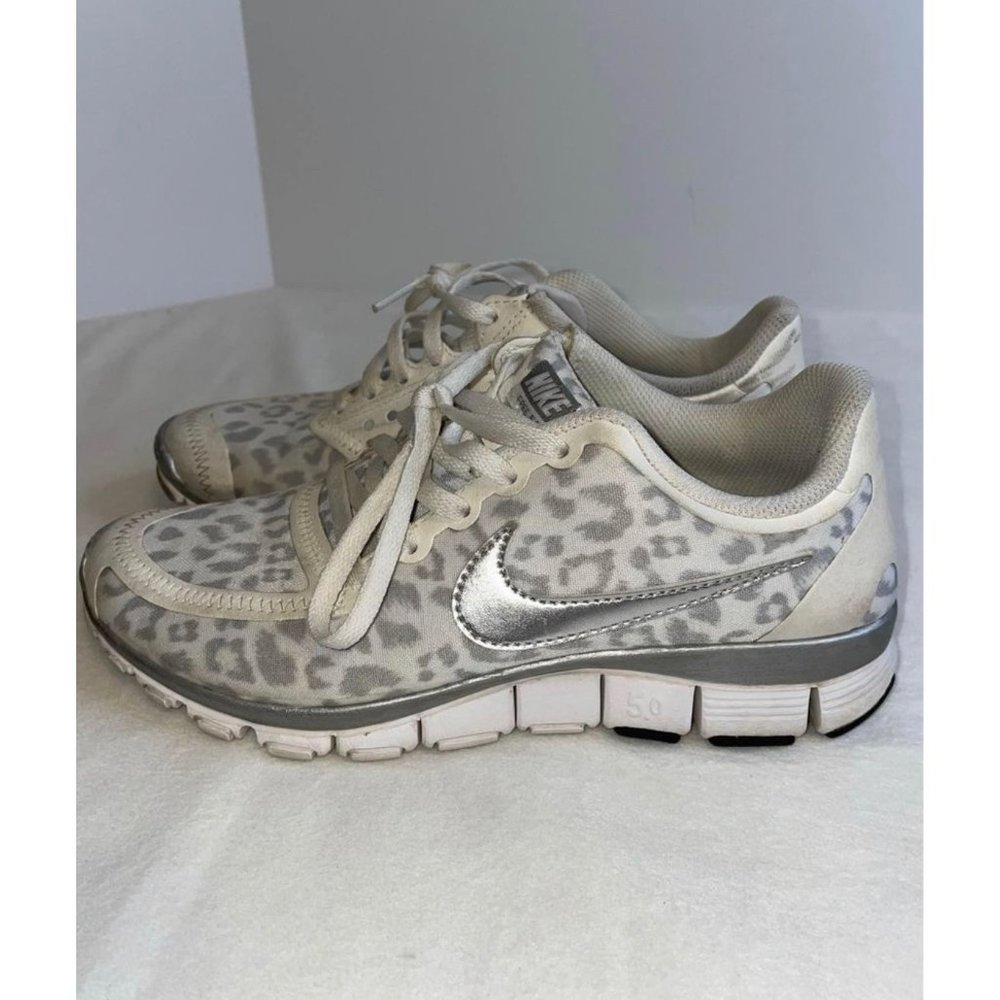 Nike Women's Sneakers in Gray and Silver